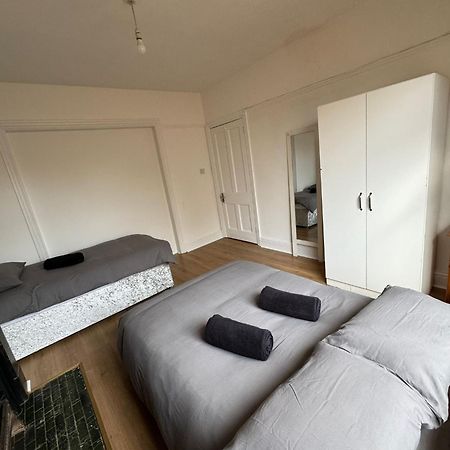 Very Nice Triple Room At 2 Iveragh Rd-5 Dublin Exteriör bild