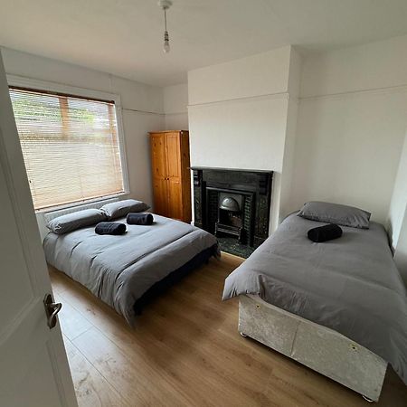 Very Nice Triple Room At 2 Iveragh Rd-5 Dublin Exteriör bild