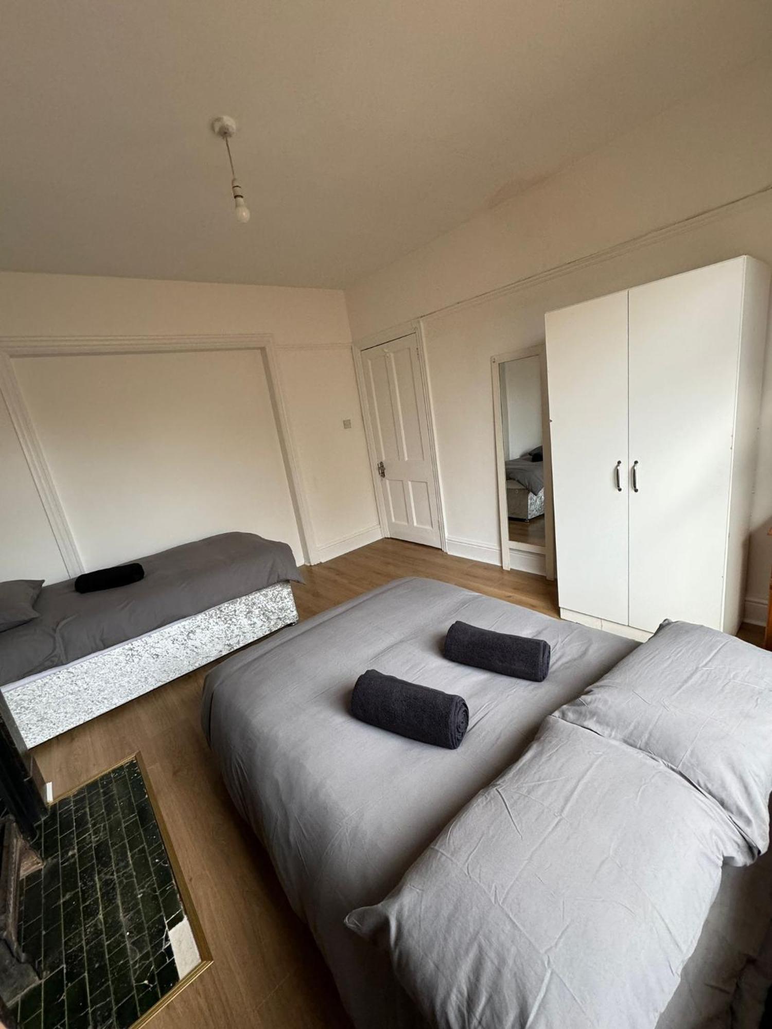 Very Nice Triple Room At 2 Iveragh Rd-5 Dublin Exteriör bild